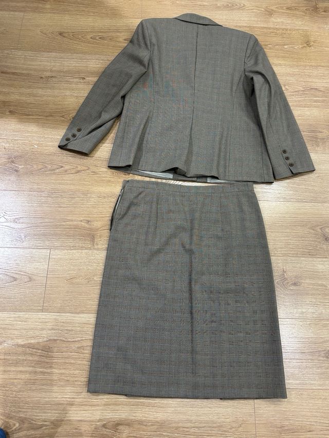 Traje de falda y chaqueta mujer