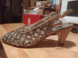 Zapatos de fiesta dorados mujer