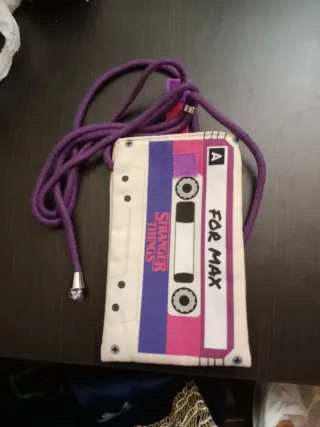 Bolso móvil cassette Stranger Things