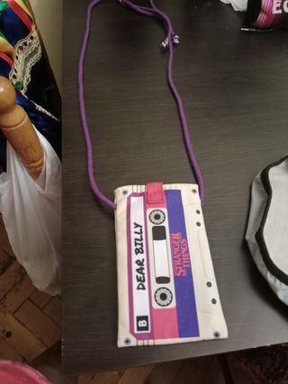 Bolso móvil cassette Stranger Things