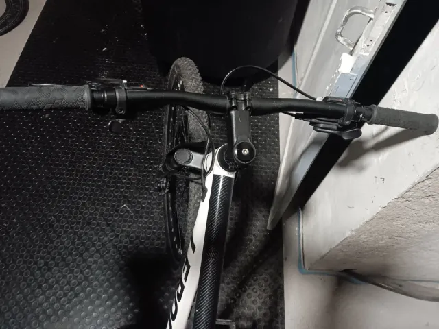 Bici MTB LEROC Blanca y negra Talla L