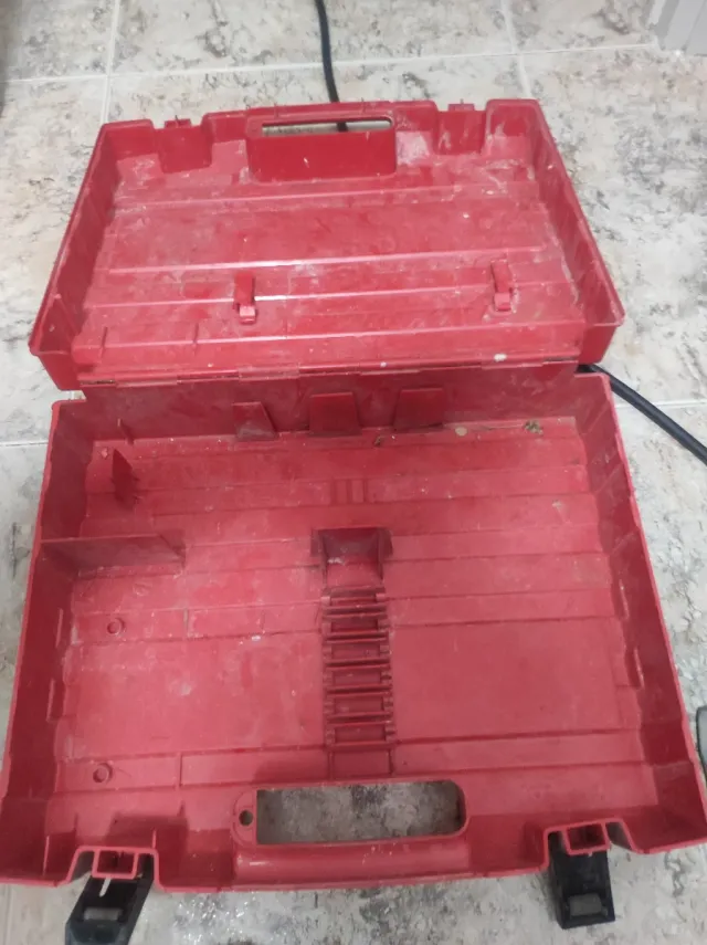 Caja Hilti Roja