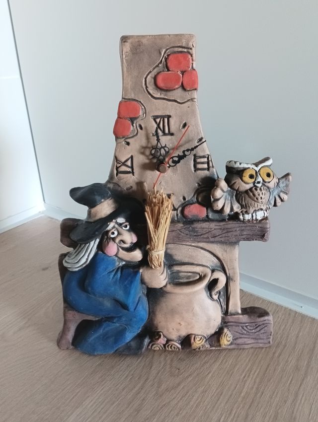 Reloj de cerámica fantasía bruja y búho