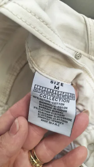 Pantalón vaquero acampanado elástico beige