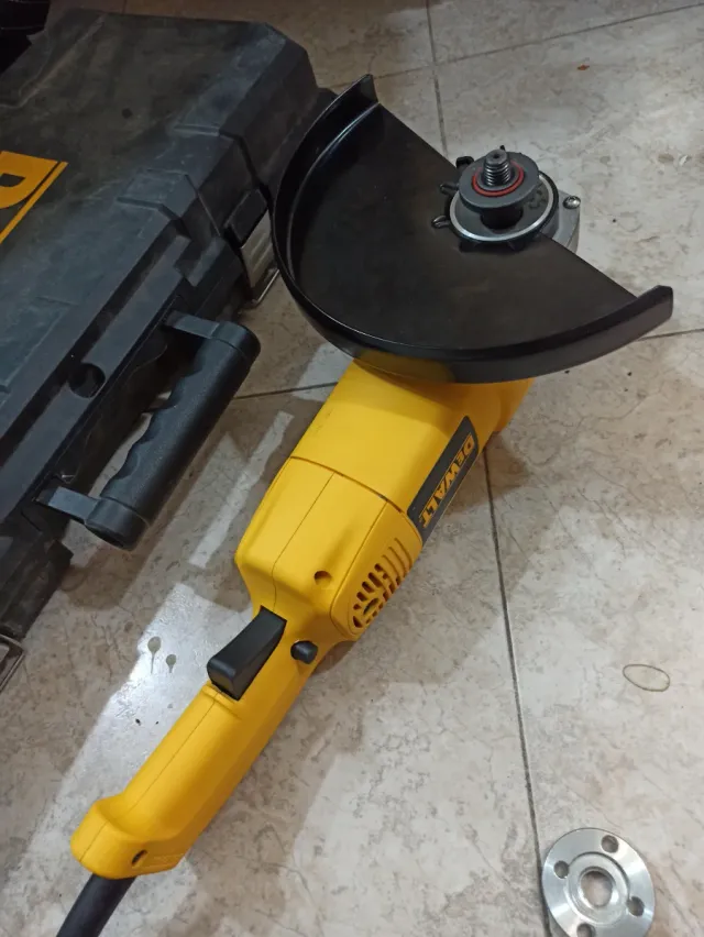 Amoladora Angular DeWalt 230mm