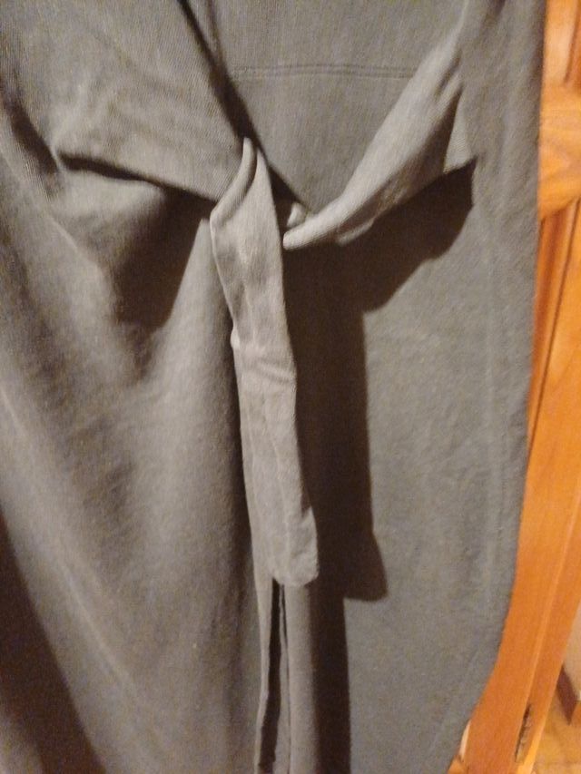 Vestido negro con nudo