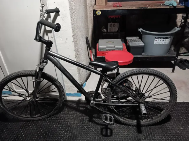 Bicicleta BMX Negra y Plateada