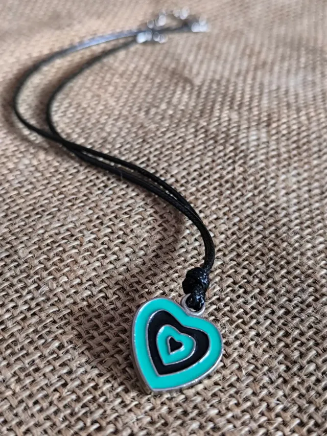 Collar Corazón Teal y Negro