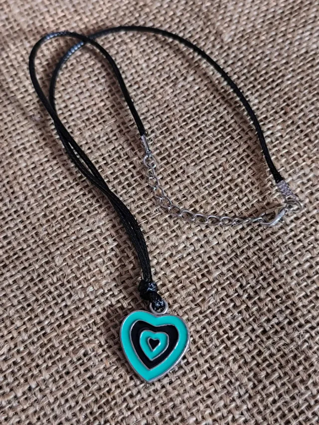 Collar Corazón Teal y Negro