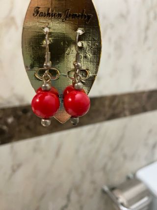 pendientes de pluma y otros