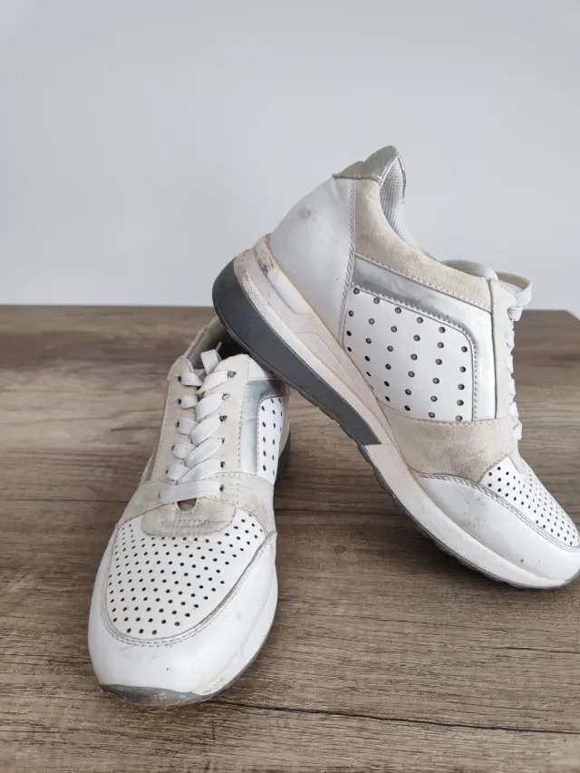 Scarpe da ginnastica bianche e argento