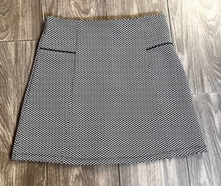 Falda estampada blanco y negro