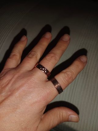 Anillos de cobre ajustables imantados.