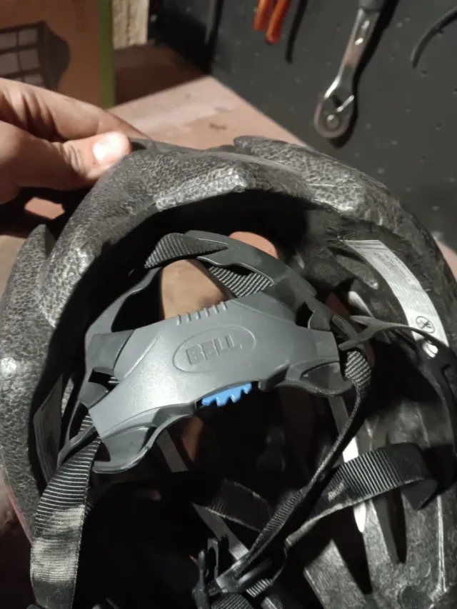 Casco bici marca bell azul y plateado