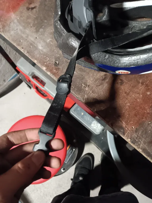 Casco bici marca bell azul y plateado