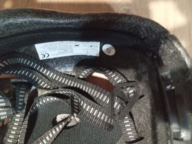 Casco infantil rosa con corazones talla s