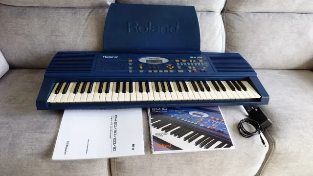 Teclado Roland EM-10