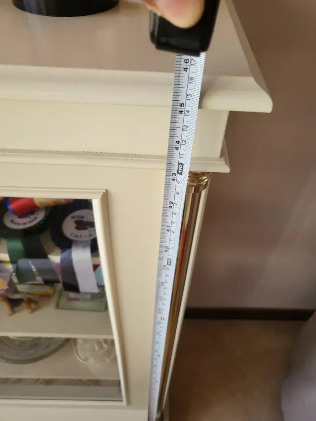 Vitrina cristal detalles dorados