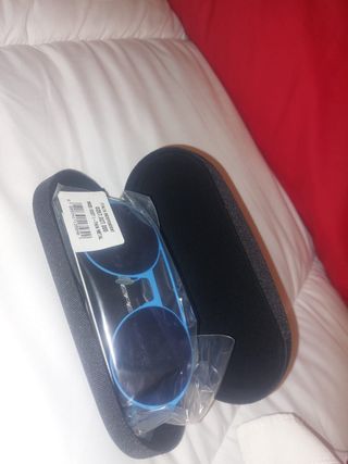 Gafas de sol modernas azules