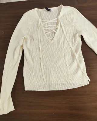 Jersey H&M blanco con cordones