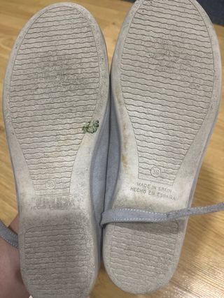 Bailarinas grises con tira al tobillo