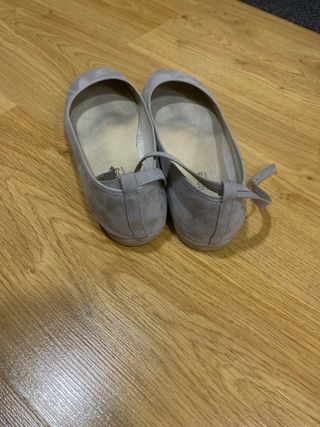 Bailarinas grises con tira al tobillo