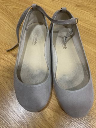 Bailarinas grises con tira al tobillo