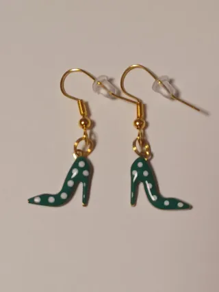 Pendientes originales zapatos de tacón lunares