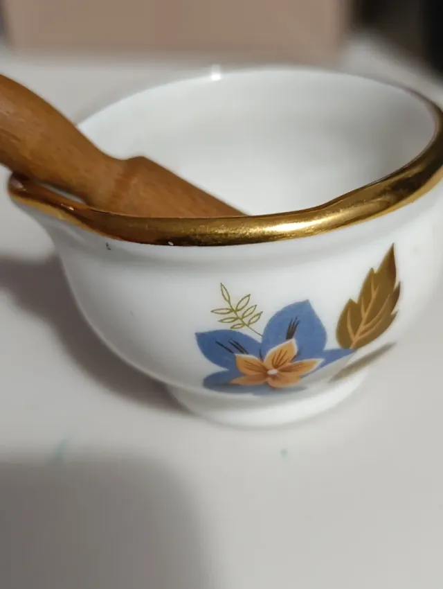 Mini mortaio in ceramica dorata per fiori