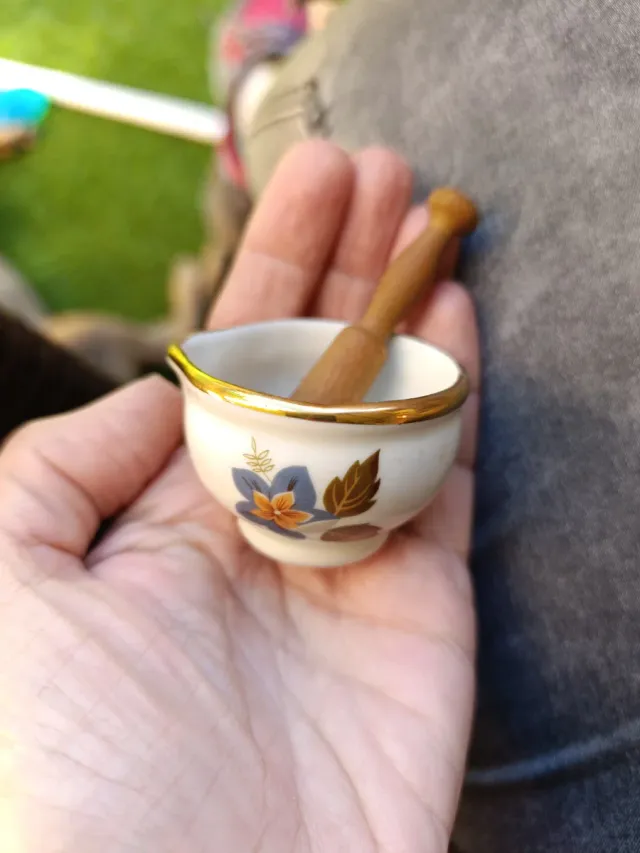 Mini mortaio in ceramica dorata per fiori