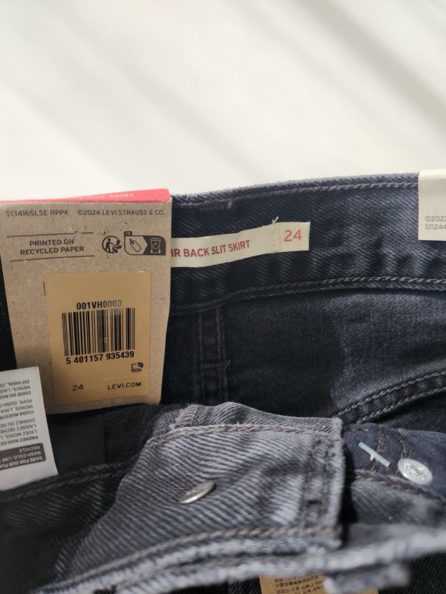 Falda Levi's Negra Talle Alto