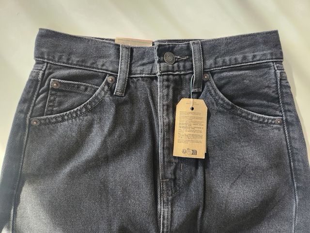 Falda Levi's Negra Talle Alto