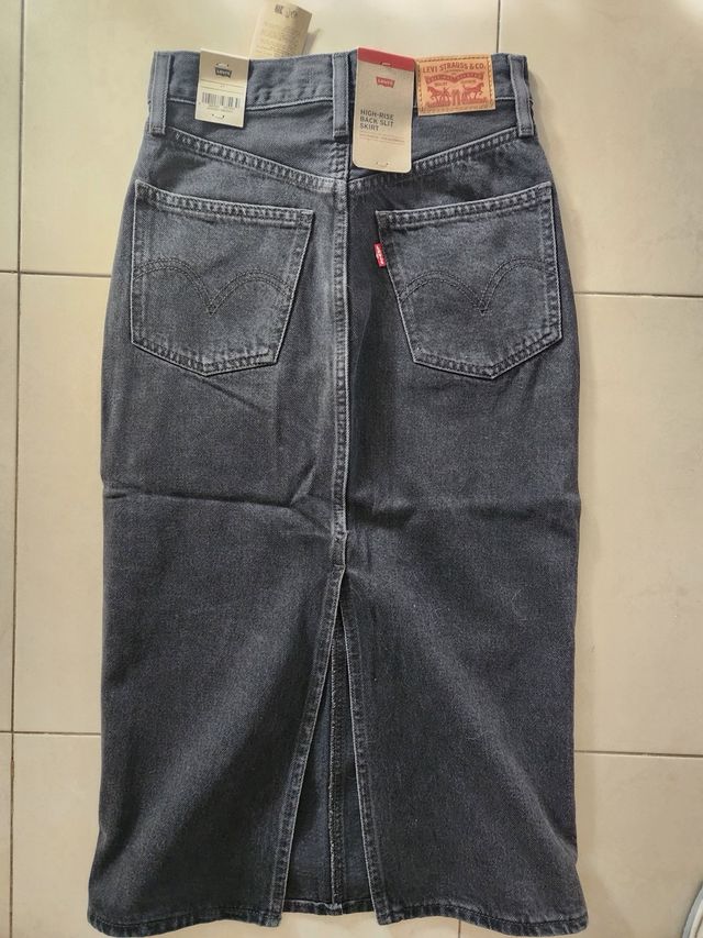 Falda Levi's Negra Talle Alto