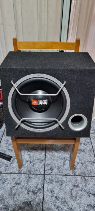 Subwoofer JBL 1000W para coche