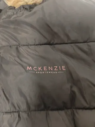 Abrigo McKenzie Negro con Capucha