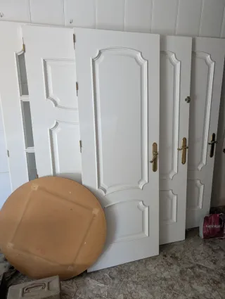 Puertas de madera blancas