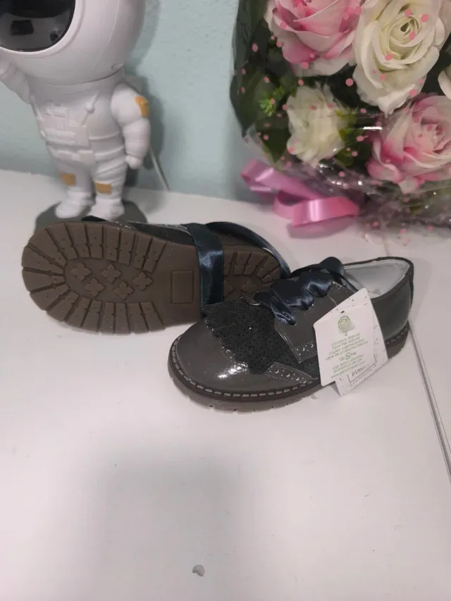 Zapatos niña charol gris talla 24