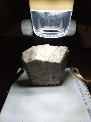 Minerali blu su roccia