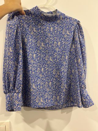 Blusa Cardié floral azul y beige