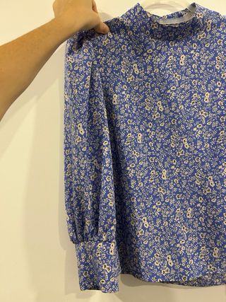 Blusa Cardié floral azul y beige