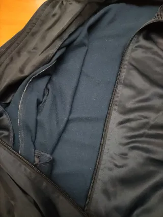 Chaqueta deportiva Asics azul marino