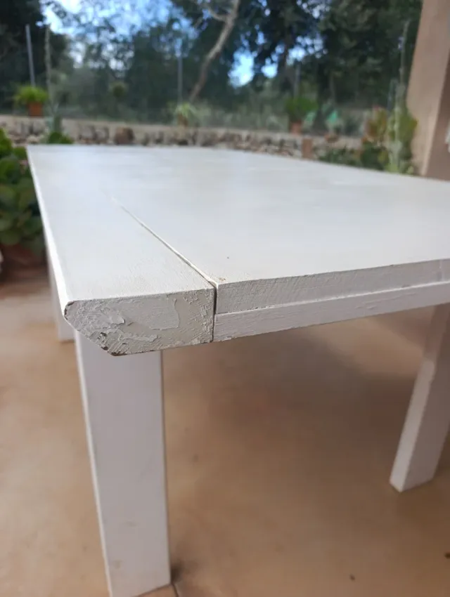 Mesa de madera maciza blanca