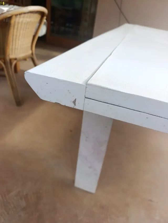 Mesa de madera maciza blanca