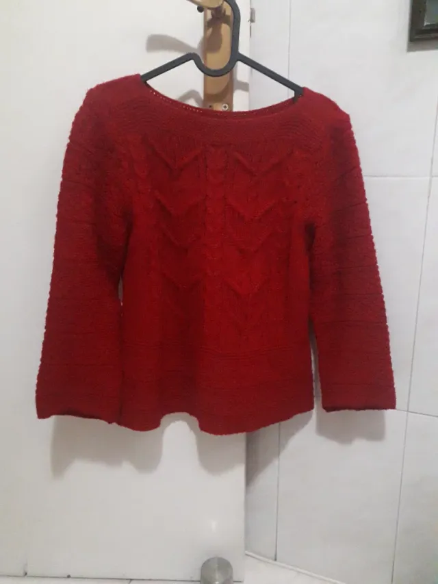Jersey rojo cuello barco