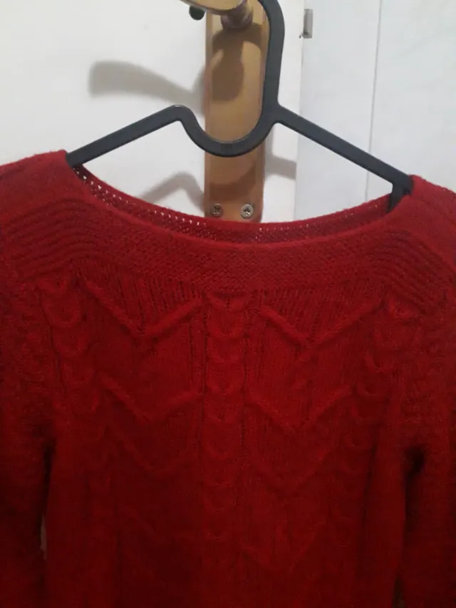 Jersey rojo cuello barco
