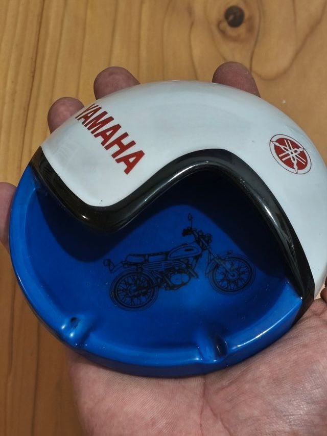 Cenicero Yamaha antiguo