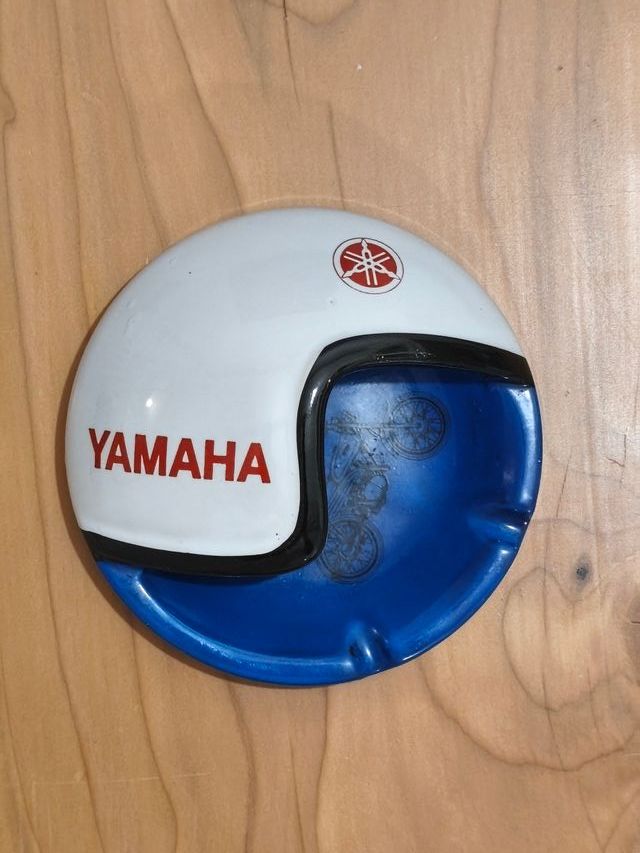 Cenicero Yamaha antiguo