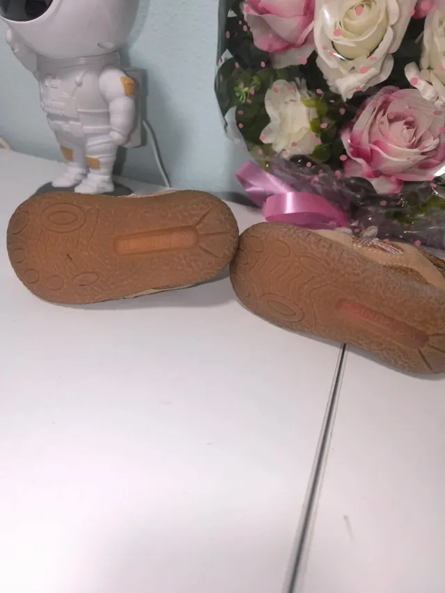 Zapatillas niña beige y marrón marca Munich