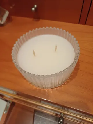 Candela in vetro con coperchio e nappa