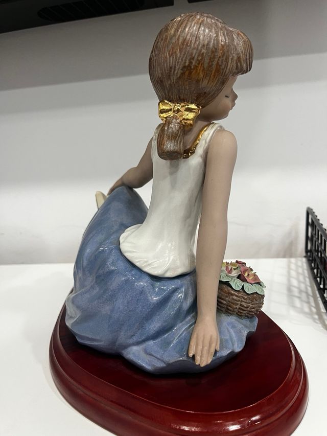 Figura Porcelana Artísticas Turís Niña Cesta Flore